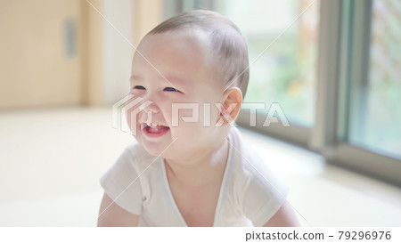 Smiling baby 79296976