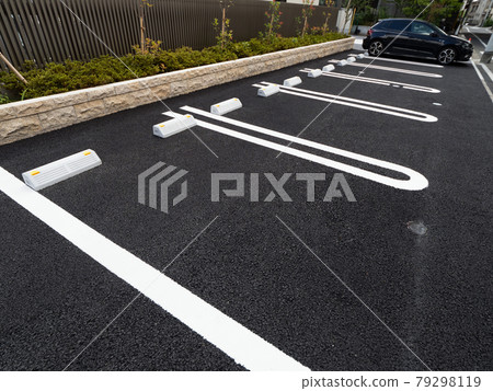 住宅區停車場 住宅區停車場 79298119