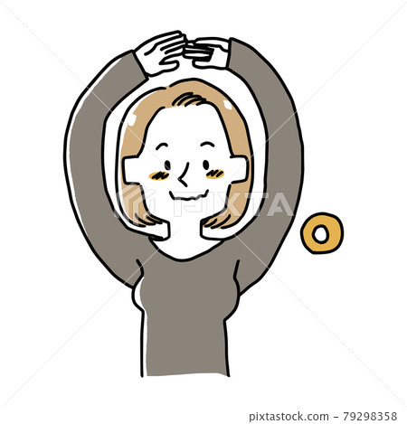 一個女人用她的身體做一個圓形的手勢 79298358