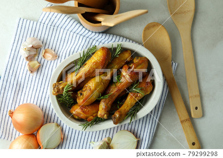 Concept of delicious eating with baking tray with roast chicken drumsticks Concept of delicious eating with baking tray with roast chicken drumsticks 79299298