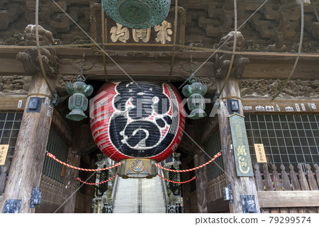 成田山新城寺尼門大燈籠平 成田山新城寺尼門大燈籠平 79299574