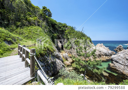 浦富海岸長廊初夏藍天 浦富海岸長廊初夏藍天 79299588