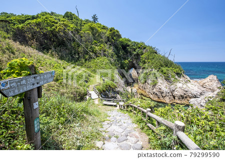 浦富海岸長廊初夏藍天 浦富海岸長廊初夏藍天 79299590