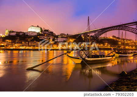 Porto / Porto, Portugal Night view of Don Luis I Bridge and the old town Porto / Porto, Portugal Night view of Don Luis I Bridge and the old town 79302203