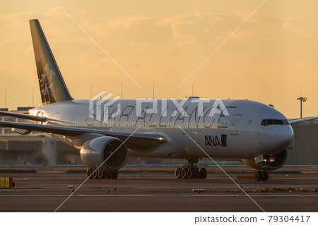 Scenery of Haneda Airport ・ Passenger planes for taxing Scenery of Haneda Airport ・ Passenger planes for taxing 79304417