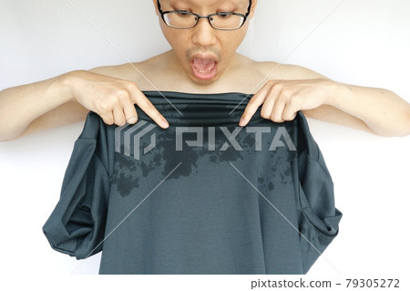 男士襯衫上的汗漬 79305272