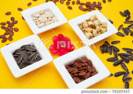 food, pastry, cookies 79305437