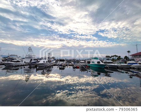Cloud art and waterside reflection 79306365
