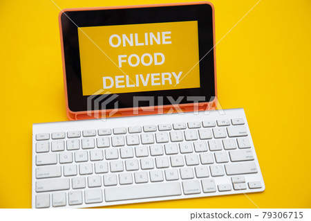 hand, laptop, pizza 79306715