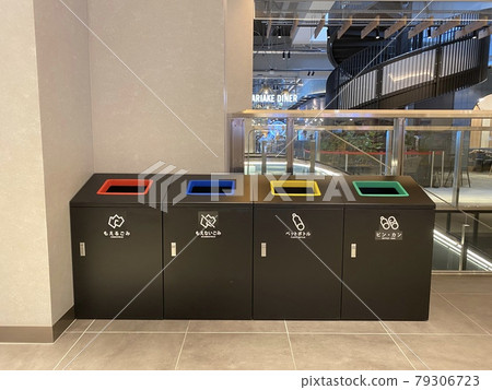 Sorting trash can in the shopping mall Sorting trash can in the shopping mall 79306723