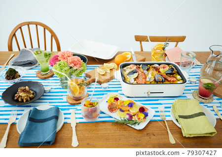 Party food and drinks on the table 79307427