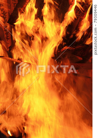 Burning flame Burning flame 79309446