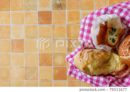Side dish bread in a basket 79311677