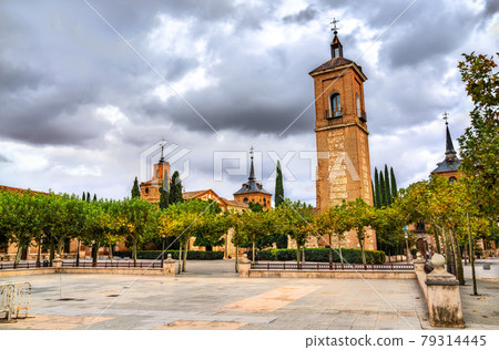 Santa Maria Tower in Alcala de Henares, Spain 79314445