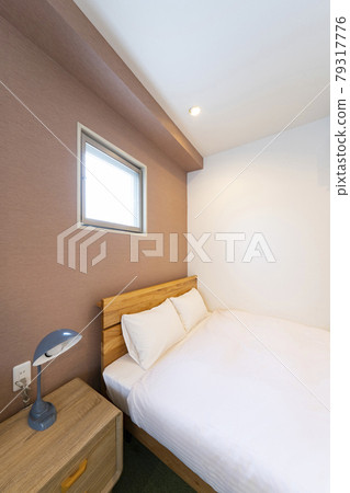 Bedroom (property release acquired) 79317776