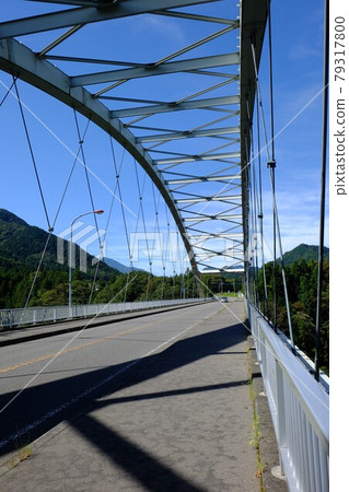 藍天下的西澤大橋[相模原市築井市10月] 79317800