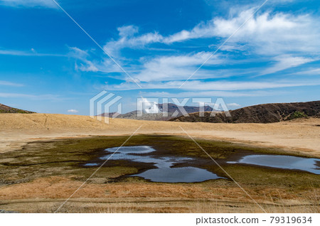 Lake and crater of Senri Aso grass Lake and crater of Senri Aso grass 79319634