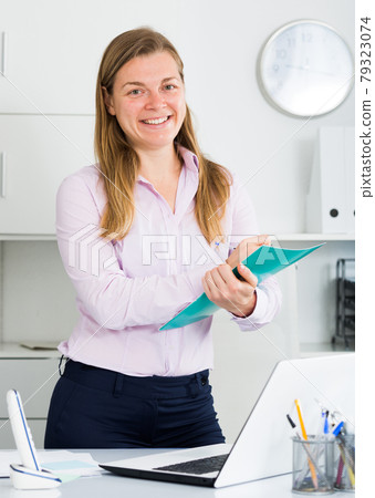 Female manager ready for clients 79323074
