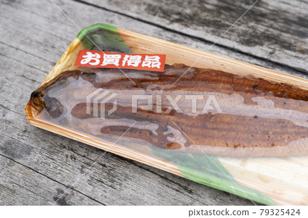 One large eel kabayaki in a pack 79325424