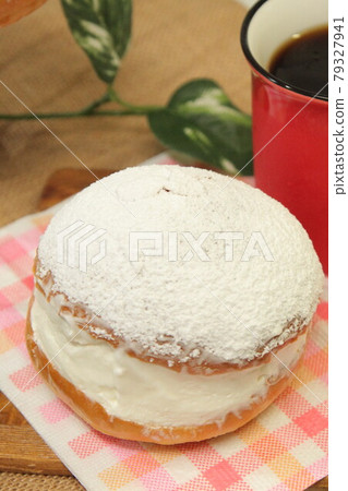 Maritozzo Maritozzo 79327941