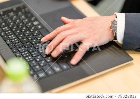 Shortcut key ctrl + V paste operation 79328812