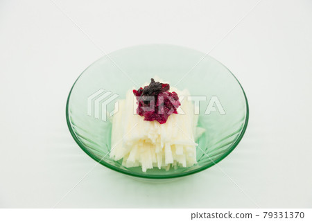 Yam strips in a glass plate Yam strips in a glass plate 79331370