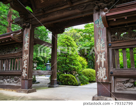 東京高畑不動尊金剛寺大日堂和山門 79332799