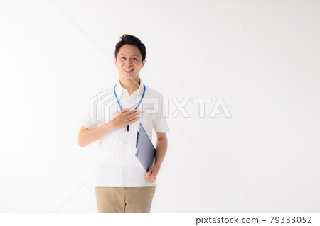 中層男性看護人員 79333052