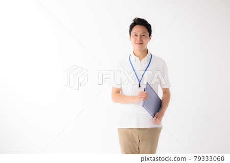 中層男性看護人員 79333060