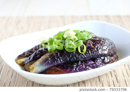 Braised eggplant 79333796