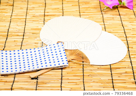 日本夏季風扇和毛巾 日本夏季風扇和毛巾 79336468