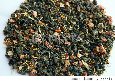 dried green tea leafs with peaches. Green fruit tea with dry peach and strawberry dried green tea leafs with peaches. Green fruit tea with dry peach and strawberry 79336613