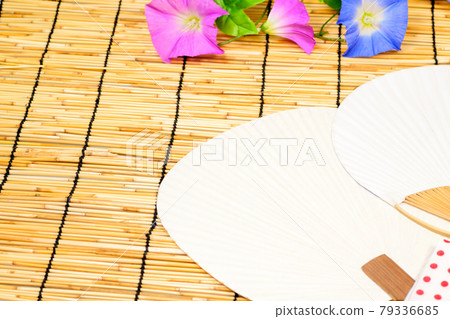 日本夏季風扇和毛巾 79336685