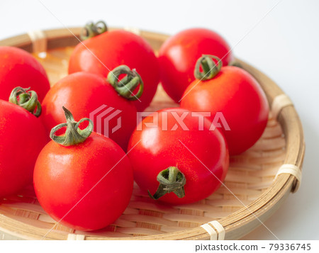籃子裡的迷你西紅柿 籃子裡的迷你西紅柿 79336745