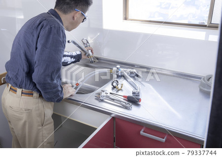 水槽水龍頭更換工作 79337744