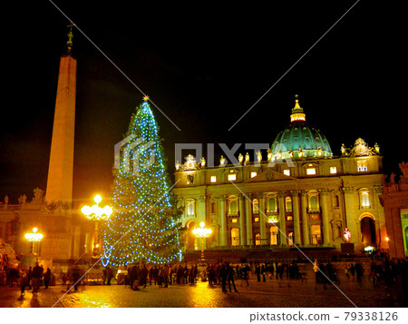 Vatican St. Peter's Basilica and Christmas Tree 79338126