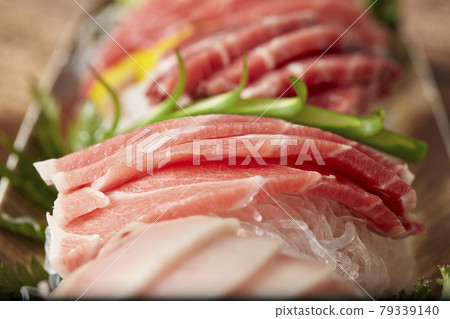 Tuna sashimi Tuna sashimi 79339140