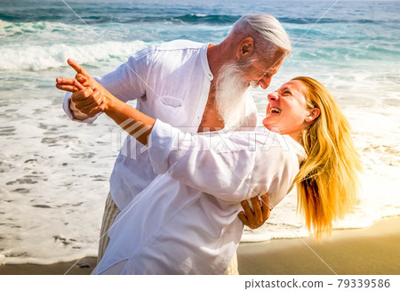 lifestyle with caucasian senior couple 79339586