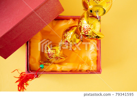 box, chinese, gold 79341595