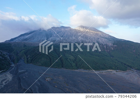 鹿兒島縣鹿兒島市清晨的櫻島 鹿兒島縣鹿兒島市清晨的櫻島 79344206