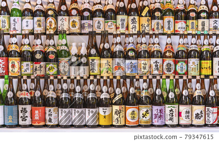 [Shibuya, Tokyo] A bottle of national sake dedicated to the Meiji Jingu National Sake Brewery Keijinkai, which is displayed on the anniversary of the birth of Emperor Meiji. 79347615