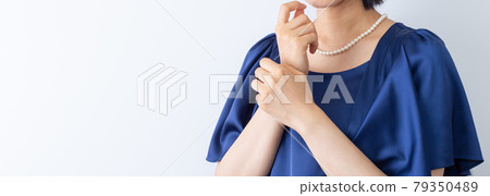 婚禮/派對/賓客/禮服/白底 79350489