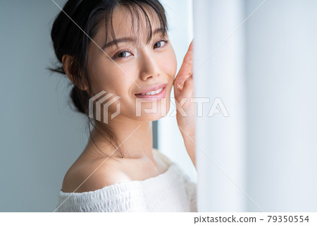 Curtains and beauty of young women Curtains and beauty of young women 79350554