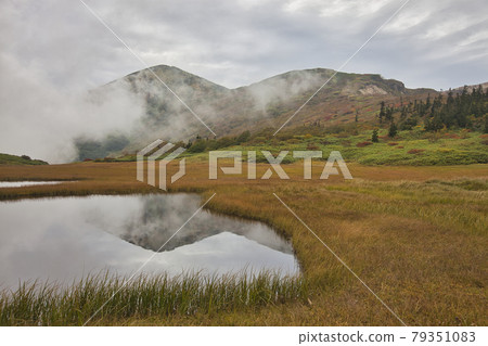 Autumn Mt. Hiuchi trekking 79351083