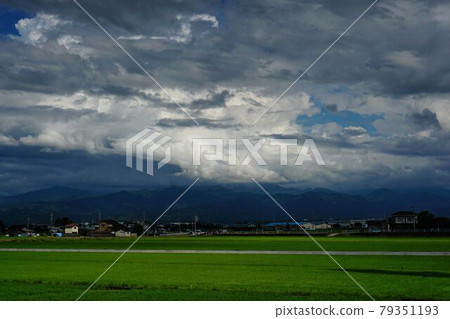 A dark cloud can be laid A dark cloud can be laid 79351193