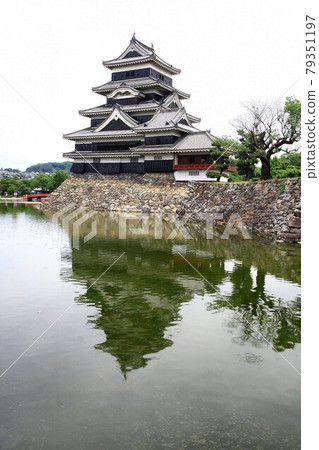 Floating on the surface of the inner moat ... National treasure "Matsumoto Castle" castle tower Floating on the surface of the inner moat ... National treasure "Matsumoto Castle" castle tower 79351197