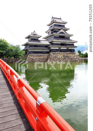 Floating on the surface of the inner moat ... National treasure "Matsumoto Castle" castle tower Floating on the surface of the inner moat ... National treasure "Matsumoto Castle" castle tower 79351205