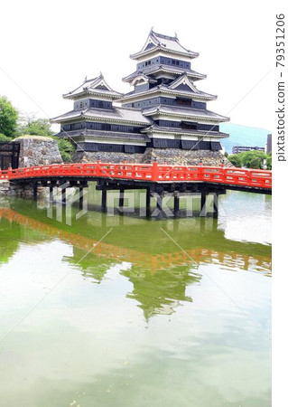 Floating on the surface of the inner moat ... National treasure "Matsumoto Castle" castle tower Floating on the surface of the inner moat ... National treasure "Matsumoto Castle" castle tower 79351206