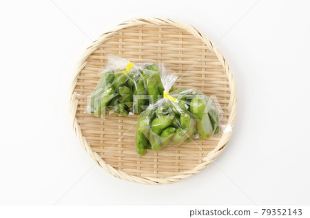 Shishito in a bag 79352143