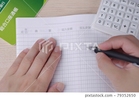 A person who writes a household account book A person who writes a household account book 79352650